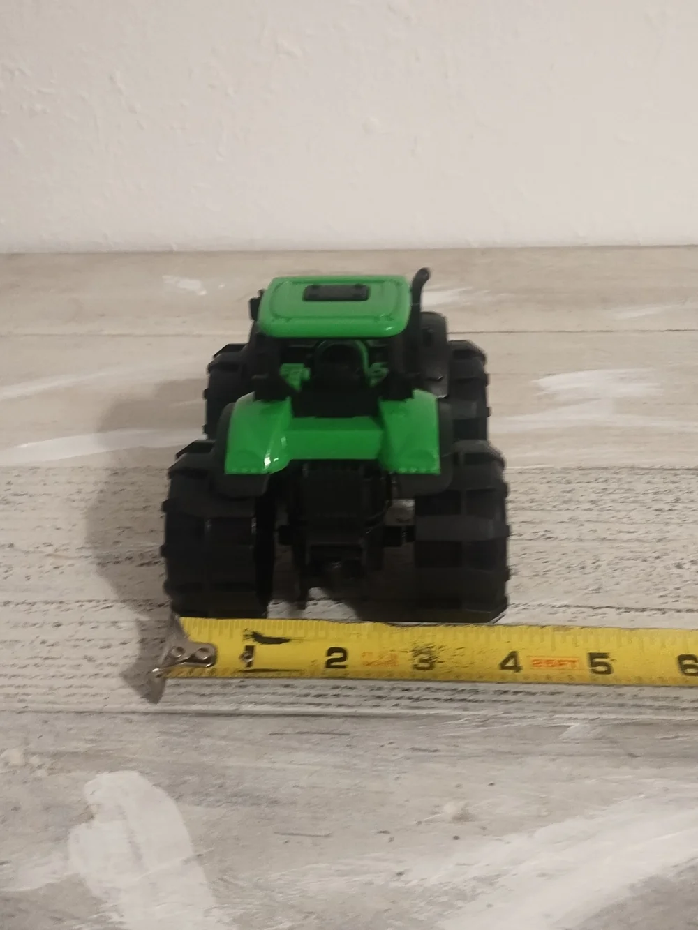 Green FARM Tractor Toy Vehicle very good condition